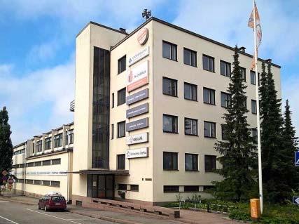 301527 Funktionalistinen alun perin leipomoksi rakennettu OYK 96 75. 305913 liikerakennus. Ajalle tyypilliset näyttävät porrashuoneiden 7.38 201083 lasipinnat sekä tuuletusparvekkeet. 34s.