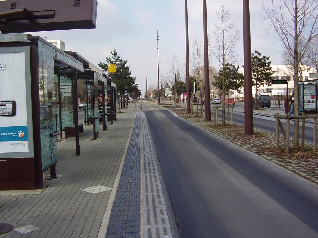 Bussiväylän rakentaminen käytännössä saman tasoista ja hintaista kuin raitiotiellä https://upload.wikimedia.