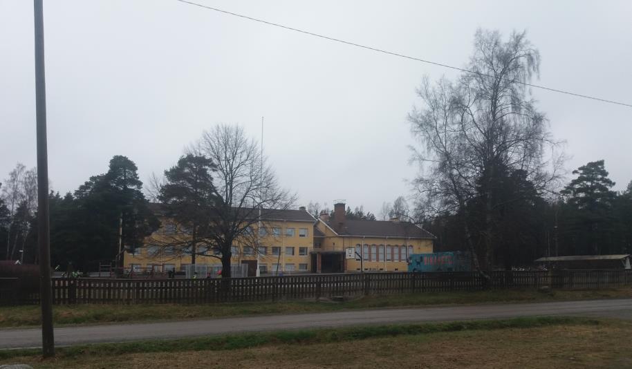 35 Kuva 9. Enäjärven koulu (Kuvannut Miia Heinonen). Enäjärven koulupiiriin kuuluu 869 taloutta ja näihin talouksiin kompostointikysely lähetettiin.
