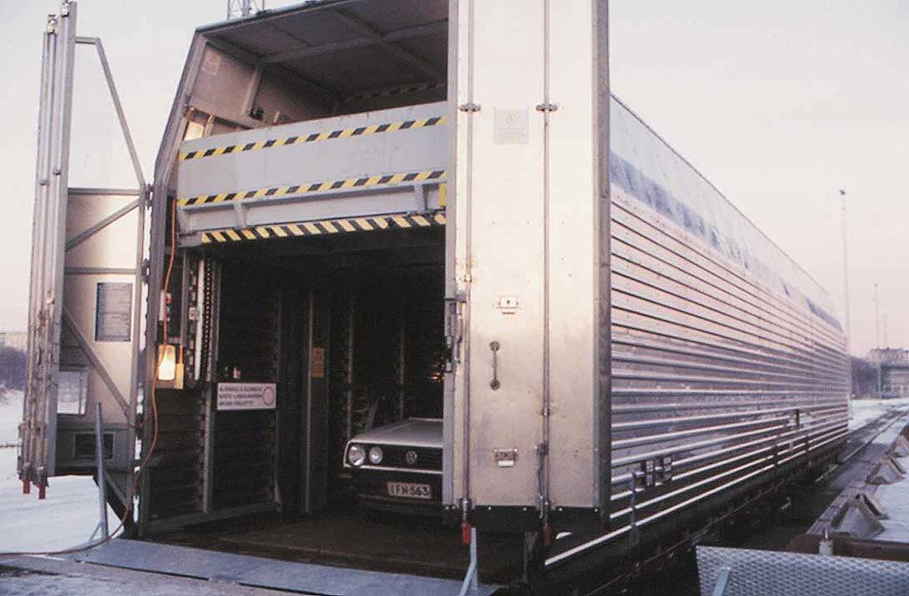 Gfoss Kaksikerroksinen autonkuljetusvaunu kuljetettavat kulkuneuvot alatason paikat ylätaso auton maximipituus 8 autopaikkaa, joista ylätasolla ja alatasolla