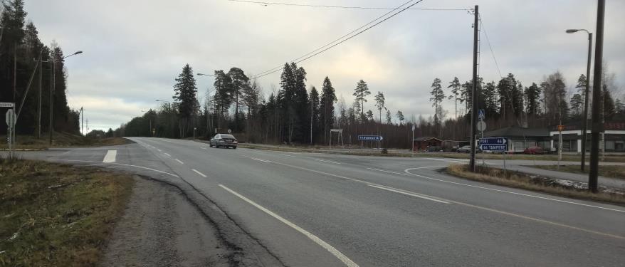 Keikyän tienvarsipysäkki ei ole Kiikan pysäkin tavoin montussa, mutta risteyksen vaarallisuutta lisää risteyksestä lähtevä neljäs tie Kämmäkän suuntaan.