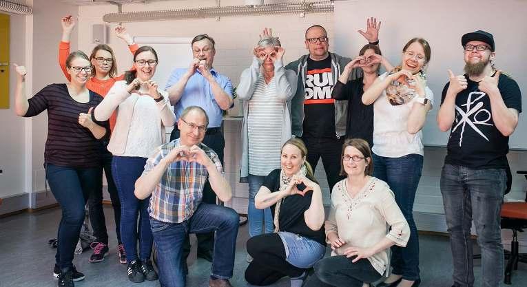Nuorten parissa tehtävän työn osaamisalue Nuori kirkko tukee nuorten parissa tehtävää työtä kehittämällä ja toteuttamalla ajankohtaisia koulutuksia alan ammattilaisille sekä osallistumalla työn