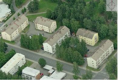 Koulukadun varren kerrostalot 1953 Eino Tuompo Teuvo Lindfors, rapatut yhtenäiset asuinkerrostalot ortodoksisen kirkon puiston pohjoispuolella.