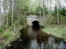 silta, Keskijärvi Holvikaarisilta vuodelta 1937, harkkokiviksi lohkottua graniittia.