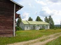 Korkealla Heinävaaralla on pihapiiri, jonka vanha asuintalo (1853-1890) ja 3-osainen aittarivi edustaa vaara-asutusta ja talonpoikaista rakentamista 1800-luvulta.
