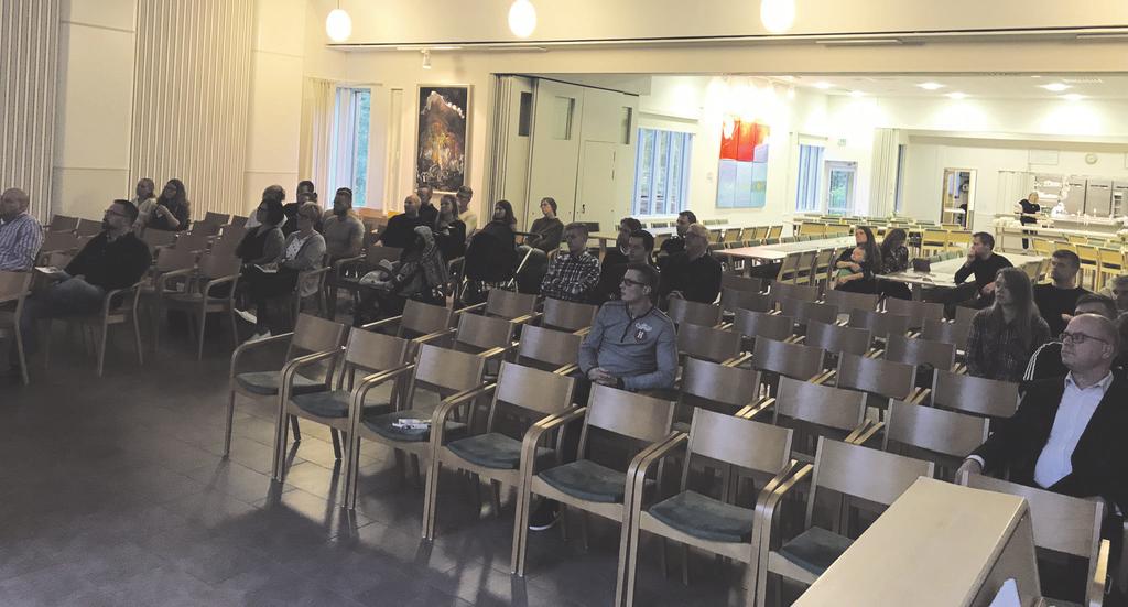Teksti ja kuva Jussi Peltola ALUE- ILTA Pohjanmaan ensimmäinen alueilta Luodon seurakunnan tiloissa. POHJANMAAN ALUEEN TWL-ILTA Ensimmäinen Pohjanmaan alueen TWL-ilta pidettiin 18.9 Luodossa.