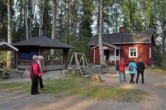 paistoa ja yhdessäoloa, tuothan omat juomasi! Experience Finnish sauna in the regular and smoky way!