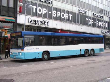 VYE-526, Scania L94UB 6x2 / Carrus City L, on ollut aikaisemmin V. Jyrkilä Oy:n käytössä Kotkassa. Kuva Juhana Nordlund 28.4.2006, Turku. LÄHIJUNA VR:n vyöhykealue laajenee 3.9.2006 Lahteen saakka, kun Lahden ja Keravan välinen oikorata otetaan käyttöön.