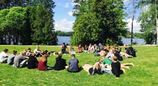 Sisällysluettelo Ajankohtaista Ajankohtaista Kirkkoherran tervehdys Elämän taitekohtien kirkko Yhteyden kirkko Soiva ja laulava kirkko Lasten ja perheiden kirkko Junnujen kirkko Nuorten kirkko Puhuva