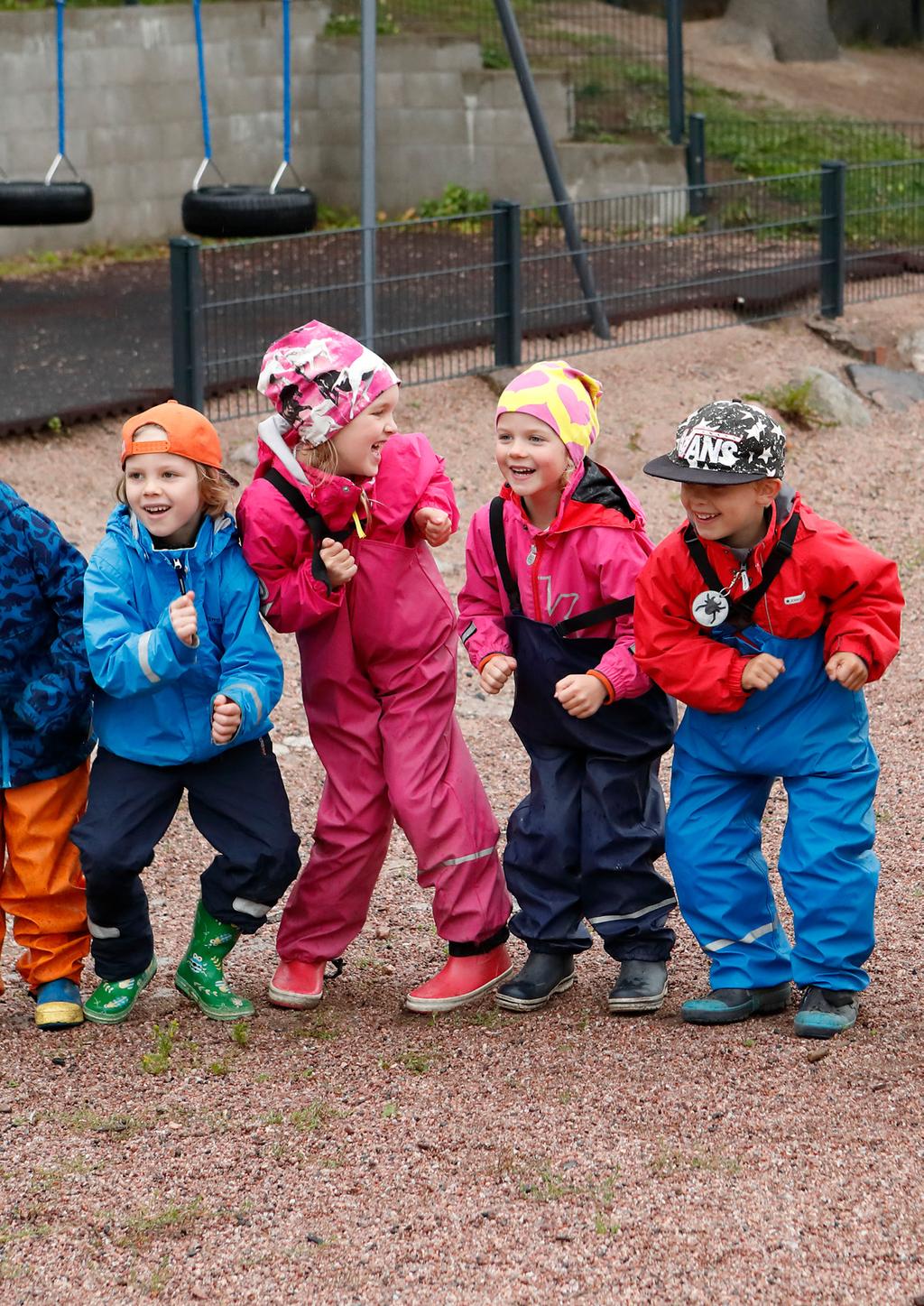 työryhmä Tuloskortti 2018 Lasten ja nuorten liikunnan asiantuntijaryhmä Puheenjohtaja: Tammelin Tuija tutkimusjohtaja, LIKES-tutkimuskeskus Koordinaattori: Kämppi Katariina tutkija,