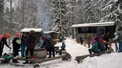yöpyi reilu sata henkilöä