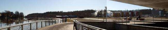 Valokuva Aleksanterinkadun sillan alikulusta etelään keväällä 2015.