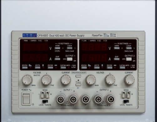 Säädettävät tasajännitelähteet DCACPX400D Säädettävä tasajännitelähde Lähtöarvot: 2 x 0-60 V, 0-20 A, 840 W PowerFlex-tekniikka mahdollistaa maksimaaliset lähtöjännite/virta-kombinaatiot maksimitehon