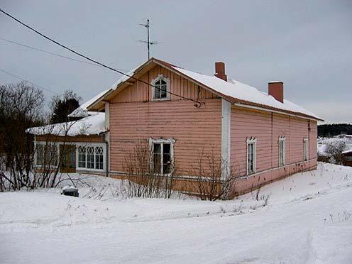Uudenkylän Kuva 2-29 Kotila Kotilassa on alkuperäisessä jugendvaikutteisessa asussaan säilynyt hirsinen kyläkauppa vuodelta 1911.