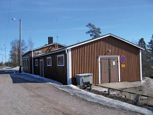 18. Uuden kylän asema (rakennus IV) 2.3.8.5 Pönkän Terijoen talo Kuva 2-41 Uudenkylän asemarakennus radan puolelta Helsingin ja Pietarin välinen rautatie on rakennettu 1860-luvun nälkävuosina.