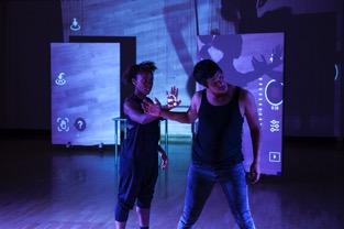 Oulu Dance Hack-tapahtuma on idea hautomo, jonka tavoitteena on luoda verkostoja tanssin ja teknologian ammattilaisten välille, inspiroida osallistujia uusiin hankkeisiin ja taiteellisiin