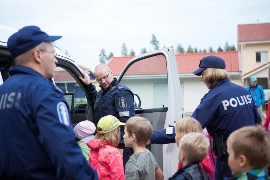 Ankkuri-ryhmä "RESURSSIT KOHDISTETAAN YHDESSÄ ENNAKOIVASTI SYRJÄYTYMISUHAN LIEVITTÄMISEKSI" Tavoite; Lisää vaikuttavuutta useamman viranomaisen yhtäaikaisella työskentelyllä, koska usein esiin