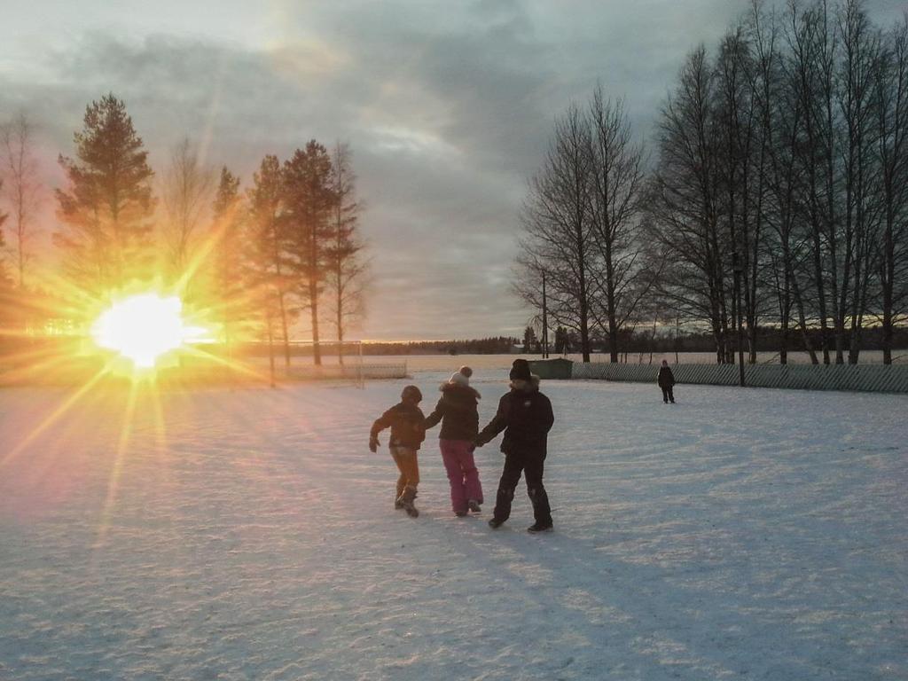 ja järjestänyt avustuksen turvin kerhotoimintaa kylän lapsille vuokraamalla Kuulammen koululta salivuoron sekä hankkimalla kerhovakuutukset.