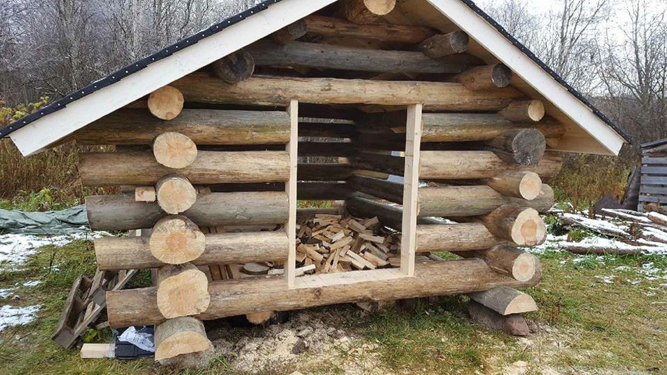 SILLANRAKENNUSKURSSI käynnisti Markkuun luontopolun peruskunnostustoimet kesäkuussa. Pioneerikilta ry:n kanssa järjestetyllä kurssilla 17.6. - 19.6.2017 rakentamiseen osallistui 16 kurssilaista.