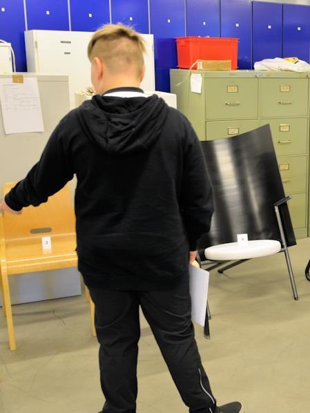 S U O M E N E L I N K E I N O E L Ä M Ä N K E S K U S A R K I S T O N T I E D O T U S L E H T I 2 /2018 5 6 Muotoilusuunnistusta koululaisille Syyskuun toisella