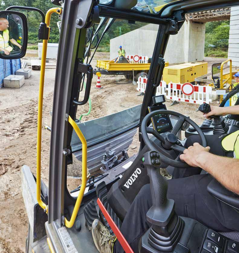 Ohjaamo Alansa huippua oleva Volvon ohjaamo tarjoaa erinomaisen näkyvyyden, mikä on erittäin tärkeää kuljettajan mukavuuden, koneen hallinnan ja työpaikan turvallisuuden kannalta.