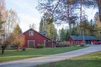 Navetan (26e; luokka 2) harmaakiviosa on viime vuosisadan puolivälistä, sementtitiilinen laajennus ja korotus vuodelta 1932.