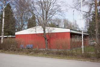 maisemaikkunoineen ja mustine metallirunkoineen ja