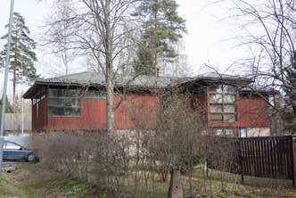 säilyttänyt, Bungalow-talo takapuolelta.