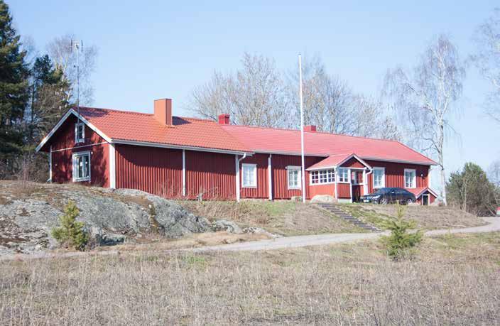 Bak-Vesterbyn (2) rakennukset sijaitsevat Fram-Västerbyn kaakkoispuolella (tilakeskus saanut uuden nimen: As Oy Carolina).