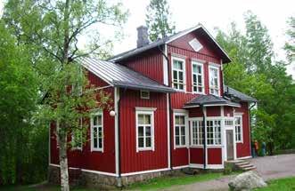 Ruotsinkylän koulurakennukset sijaitsevat kahdella, kylän pohjois- ja kaakkoiskulmilla olevilla tonteilla.