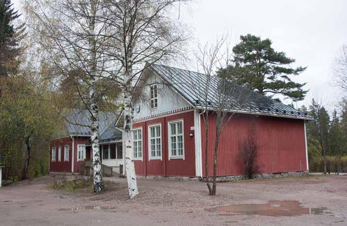117 Koulu oli valmis vuonna 1917, jolloin koulupiirin ruotsinkieliset oppilaat siirtyivät tänne suomenkielisten jäädessä vanhalle koululle.