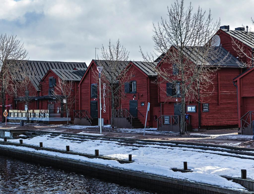 3 Kaikki keskustan elämykset kivenheiton päässä kotoa KESKUSTA ON OULULAISTEN OLOHUONE Uutuuttaan kiiltävä kauppakeskus kutsuu shoppailemaan, ja ravintolatarjontaa on niin sushin kuin burgerinkin