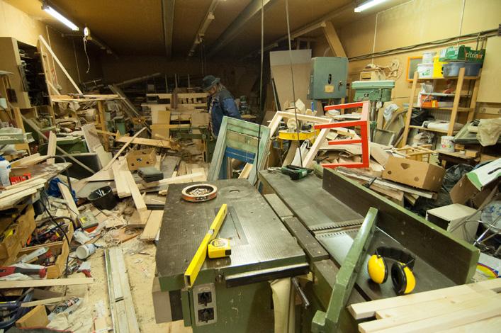 KUVASARJAKOHTAISET TEHTÄVÄT 11 8. Erilaiset kuvatyypit Tarkastele Saana Wangin ja Aimo Hyvärisen kuvasarjoja näyttelyssä Tuntuuko tutulta? Valokuvia suomalaisesta arjesta.