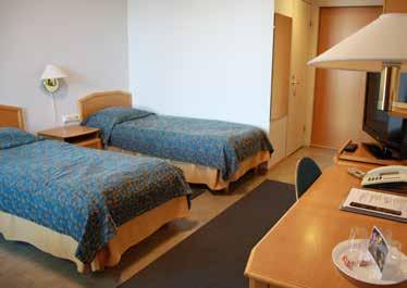 Huoneet Suurin osa Lehmirannan majoitushuoneista on kahden hengen hotellitasoisia huoneita, joiden varustukseen kuuluu taulu-tv, puhelin, wc, suihku, viileäkaappi, hiustenkuivain, liinavaatteet ja