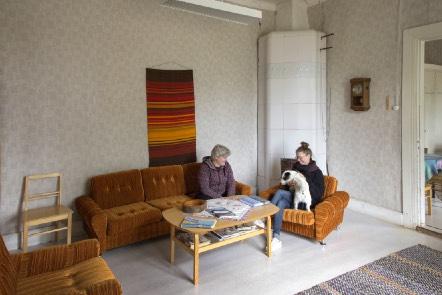 Huoneisto on vuokrattavissa myös pieniin, enimmillään noin 20 hengen yksityisiin tilaisuuksiin. Opettajan huoneisto, johon kuuluu, etuhuone ja takahuone. Kuvat: Jaakko Ojala.