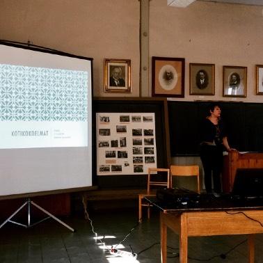 Esinekokoelmakoulutus Keskiviikkona 11.4.2018 vietettiin Yttilän Museokoululla mielenkiintoista päivää kotikokoelmien parissa pohtien niiden ylläpitoa, tallentamista ja hoitoa.