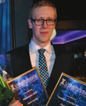 Suomen lippua kantoi moukarinheiton Euroopan mestari Olli-Pekka Karjalainen ja olympialippua Soulissa 30 vuotta sitten keihäänheitossa kultaa voittanut Tapio Korjus.
