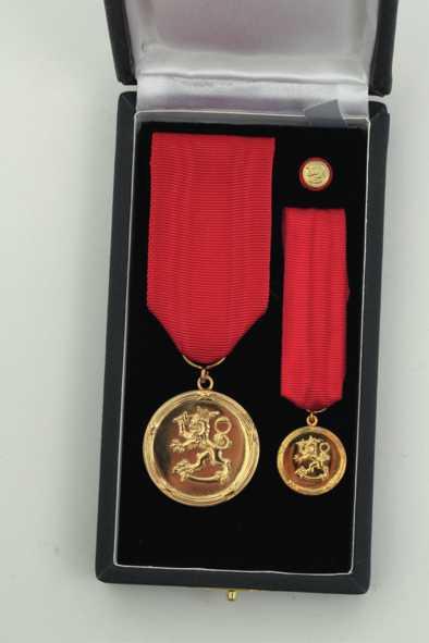 Suomen Leijonan ritarimerkki (SL R) Riddartecknet av Finlands Lejons orden (FLO R) Knight of the Order of the Lion of Finland (FL K) Ritter des Ordens des Finnischen Löwen Chevalier de l Ordre du