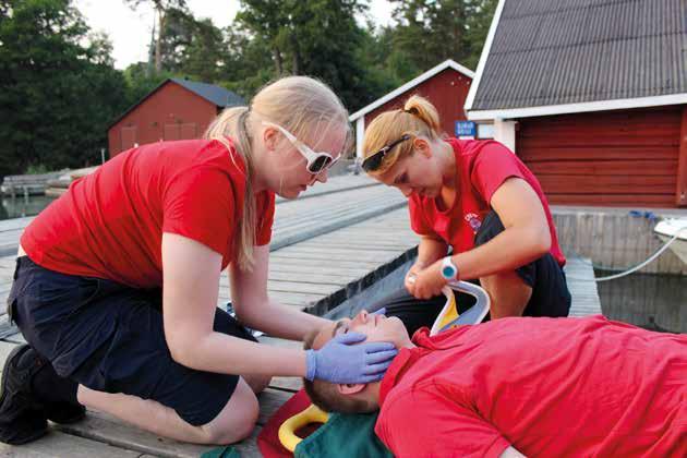 Tarvittaessa alusta on käytetty myös ambulanssihenkilöstön kuljettamisessa suoraan autettavan luo.