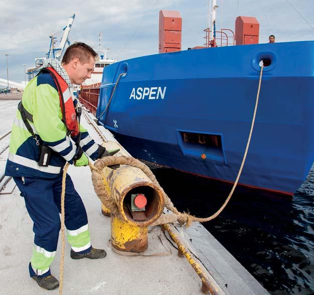 Työturvallisuus Satama on yhteinen työpaikka ja turvallisuus on kaikkien asia. HaminaKotka Satama Oy kiinnittää erityistä huomiota satama-alueella työskentelevien työturvallisuuteen.