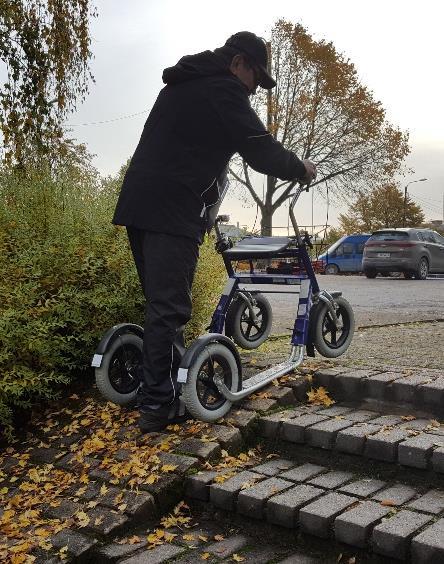 5 %), sen varustaminen lepotasanteella sekä sisäänkäyntitasanteen levittäminen min.