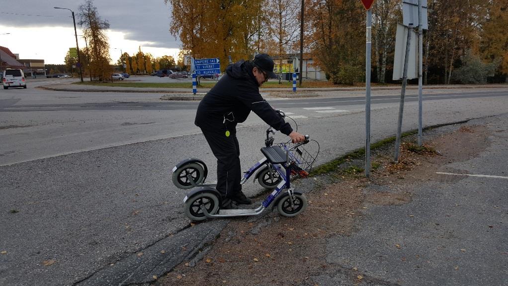 Toimenpide-ehdotus: rotkon poistaminen tai kaiteen asentaminen, piha-alueen ja