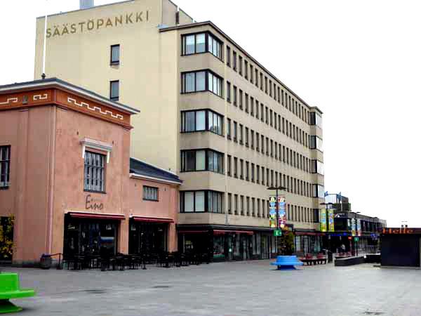 Itä-Suomeen funktionalismi levisi Viipurissa vaikuttaneiden arkkitehtien kautta, mutta tyyli omaksuttiin nopeasti myös kansanrakentamiseen (ns. kansanfunkkis).