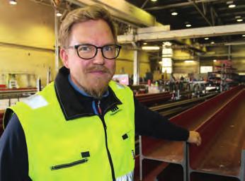 Käytännössä valmistus ja asennus on Punnosen mielestä edennyt työn kannalta fiksusti, mutta tietysti työssä on pitänyt sopeutua päärungon etenemisen, päällä olevan sillan yms.