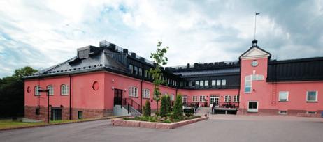 Hämeenkylän kartanossa on kokoustilojen lisäksi hotellihuoneita ja ravintolapalveluja.