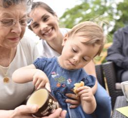 I&O KÄRKIHANKKEEN TAVOITTEET lisätä terveen ja toimintakykyisen ikääntymisen turvaavia palveluja, monialaista kuntoutusta ja erilaisia asumisen vaihtoehtoja kehittää iäkkäidenihmisten kotiin