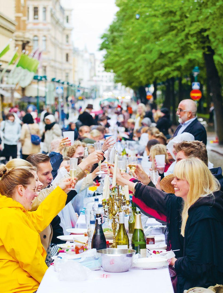 Kansainvälinen, elävä ja kiehtova tapahtumien Helsinki Helsinki on elävä ja monikulttuurinen, liberaalin demokratian ja suvaitsevaisuuden vahva edistäjä.
