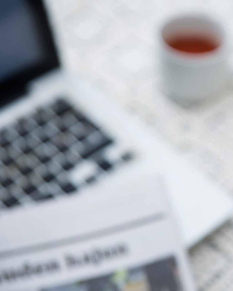 IIVANA JULMA - takaisin tulevaisuuteen Iivana Julma on satiirinen komedia, joka liikkuu vauhdikkaasti eri aika- ja todellisuustasoilla.