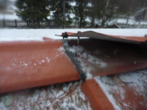 mitattiin pistokokein. Rakennuksen yläpohja on puurakenteinen ja lämmöneristeenä on mineraalivilla.