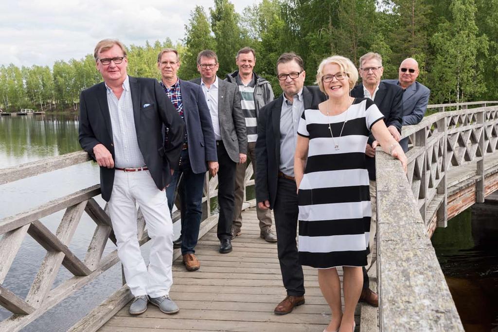 VUOSIKERTOMUS 7 Kuvassa Pohjois-Karjalan Kiinteistöyhdistyksen hallitus. Edessä vasemmalla Timo Tiainen, Ari Korhonen, Toivo Korhonen ja Pekka Makkonen.